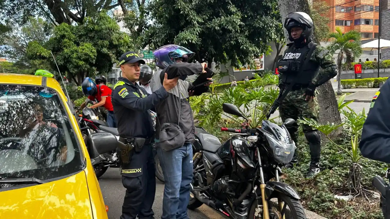 ¡Golpe en Laureles y Belén! Operativo dejó cuatro capturados y vehículos recuperados 1 ¡Golpe en Laureles y Belén! Operativo dejó cuatro capturados y vehículos recuperados