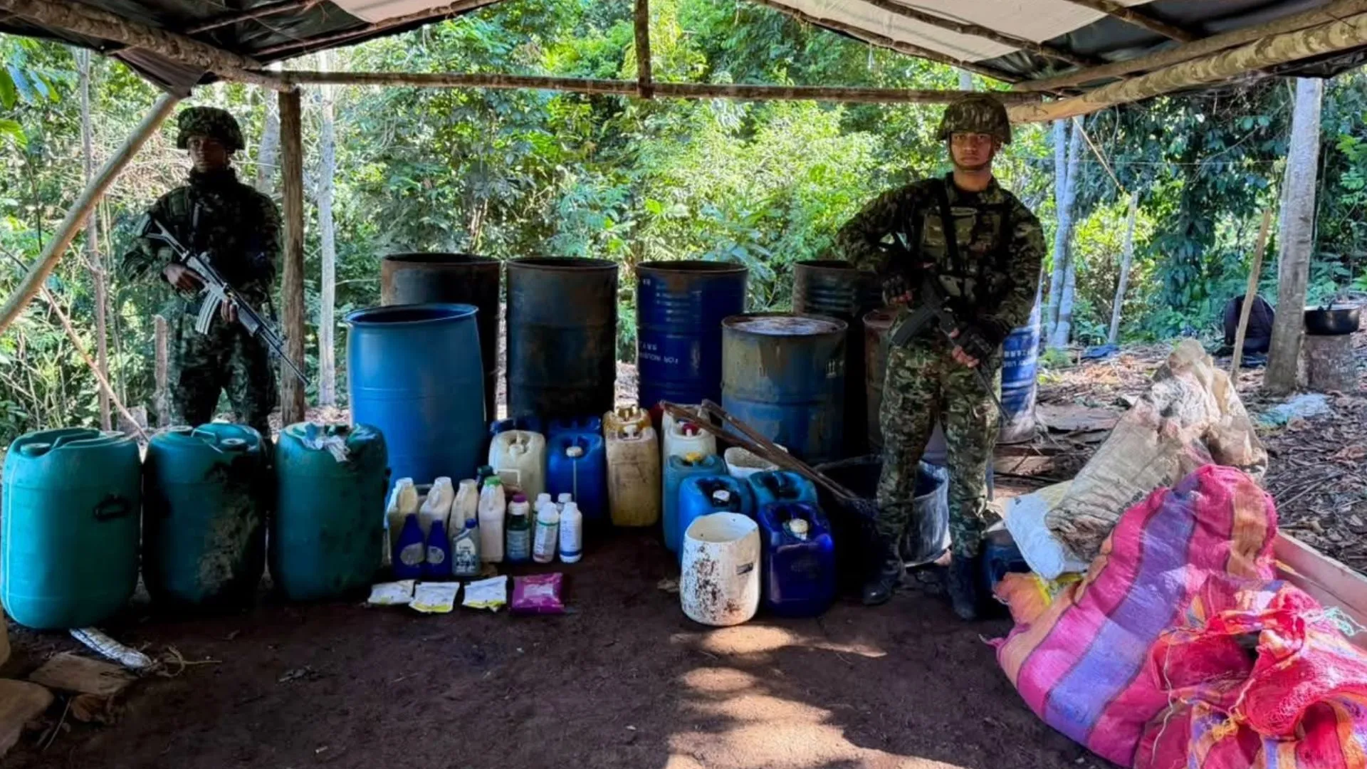 ¡Más de $200 millones afectados! Destruyen dos laboratorios de coca en San Luis