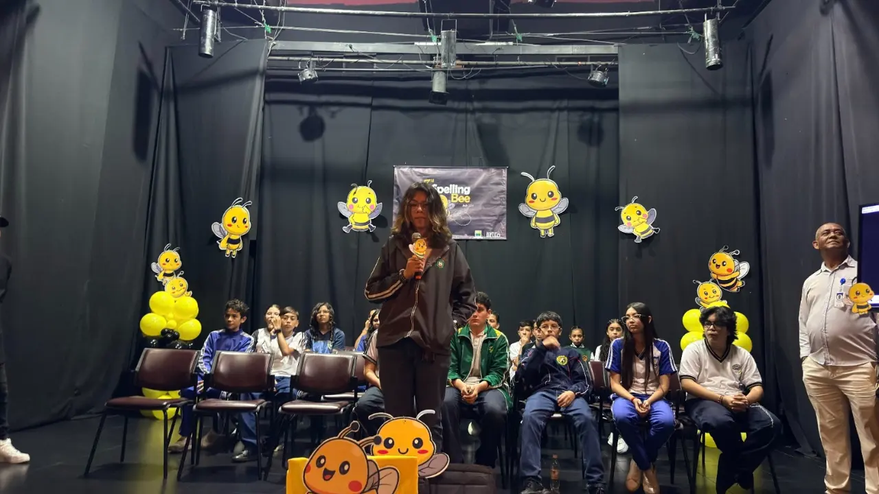 ¡A puro inglés! 78 estudiantes se la jugaron toda en el Spelling Bee de Bello 2 ¡A puro inglés! 78 estudiantes se la jugaron toda en el Spelling Bee de Bello