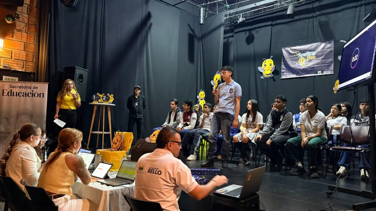 ¡A puro inglés! 78 estudiantes se la jugaron toda en el Spelling Bee de Bello 1 ¡A puro inglés! 78 estudiantes se la jugaron toda en el Spelling Bee de Bello
