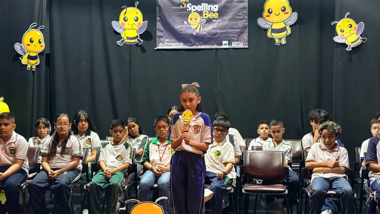 ¡A puro inglés! 78 estudiantes se la jugaron toda en el Spelling Bee de Bello 3 ¡A puro inglés! 78 estudiantes se la jugaron toda en el Spelling Bee de Bello