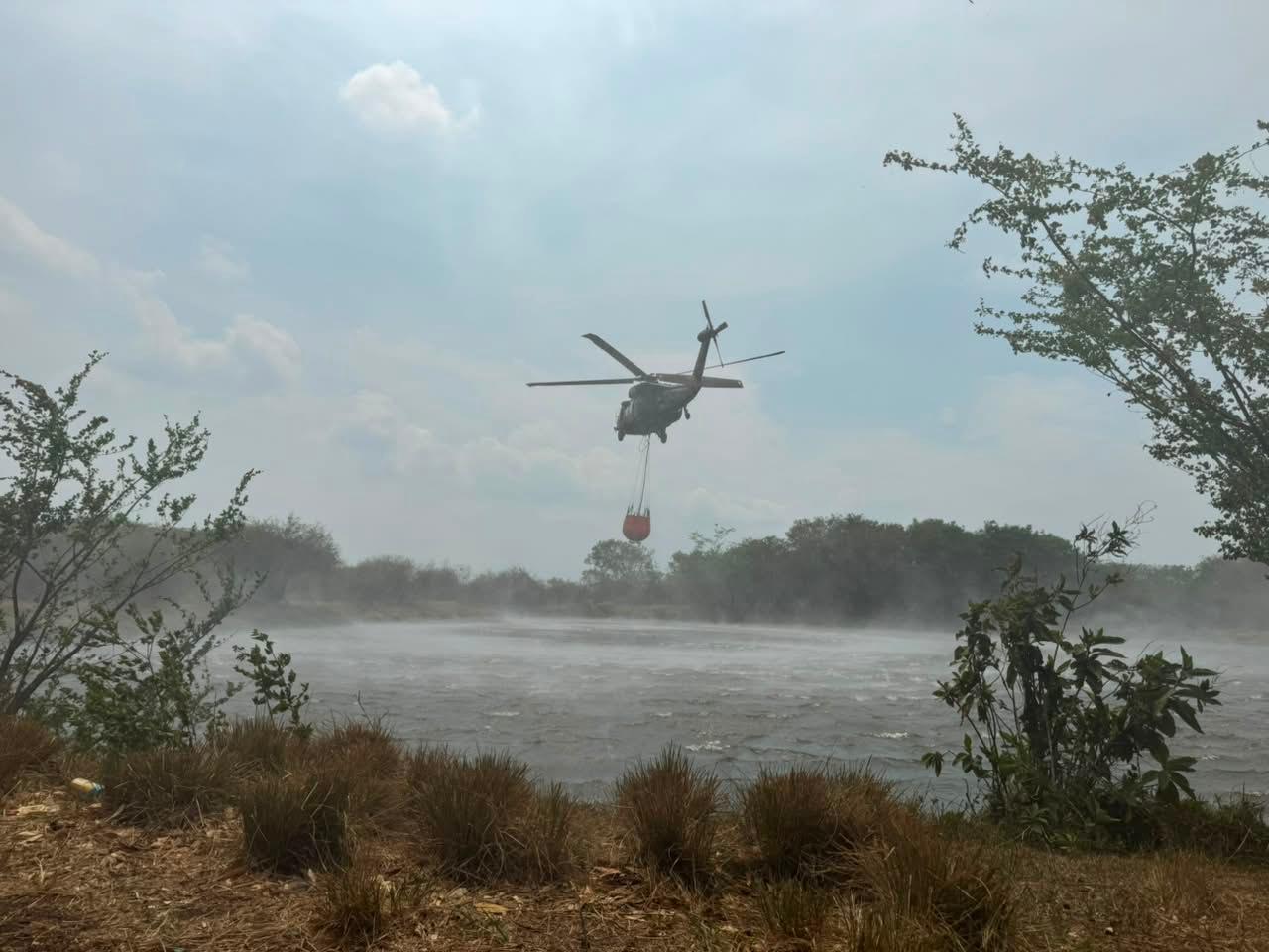 ¡Más de 16 mil galones de agua! Fuerza Aérea despliega operación para sofocar grave incendio forestal en Yumbo 7 WhatsApp Image 2026 09 07 at 11.13.38 PM