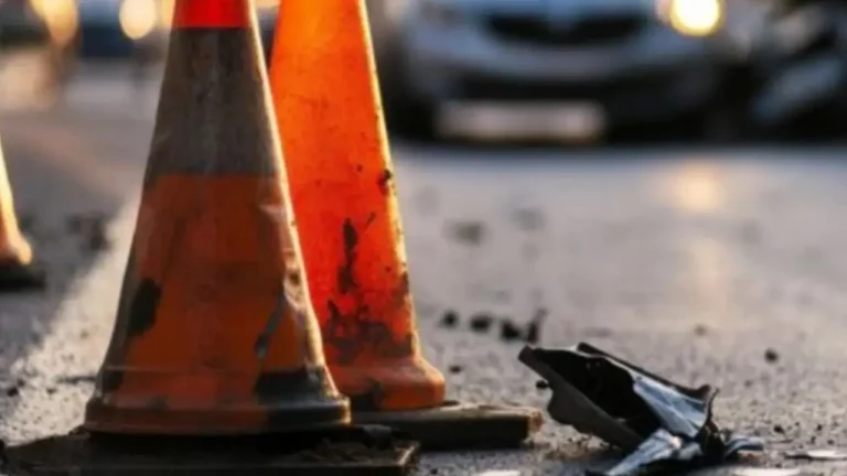 Tragedia en la Av. Regional: motociclista habría muerto tras chocar con camión
