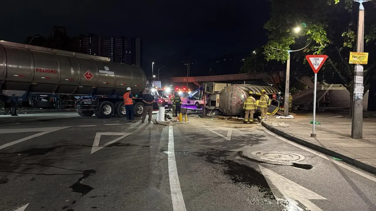 Tres heridos y un monumental trancón en Niquía deja grave accidente de tránsito 2 accidente bello niquia