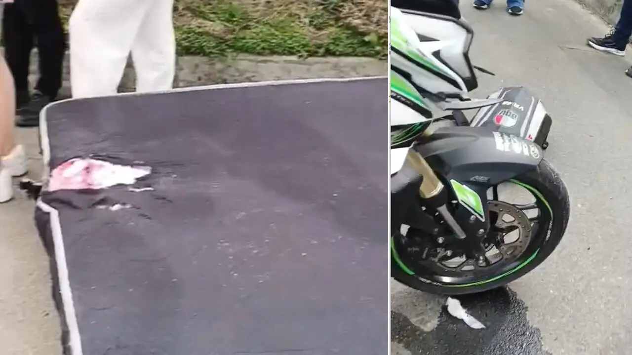 ¡Casi los mata! Un colchón mal amarrado provocó grave accidente en Barbosa: pareja en moto resultó herida 1 accidente en barbosa