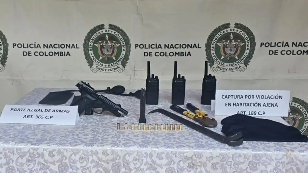 ¡Los pillaron en plena vuelta! Tres hombres cayeron tras presunto intento de entrar a una casa en El Retiro 2 ¡Los pillaron en plena vuelta! Tres hombres cayeron tras presunto intento de entrar a una casa en El Retiro