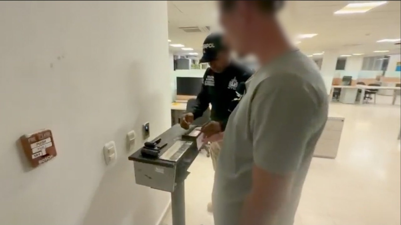 ¡En pantaloneta y chanclas! Cae en Cartagena uno de los fugitivos más buscados de Bélgica: tenía circular roja de Interpol 2 capturan belga cartagena3