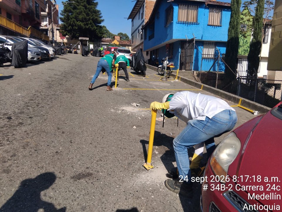 «El espacio público no se puede privatizar»: desmantelan parqueadero ilegal que vecinos armaron en barrio de Medellín 2 cataluna1