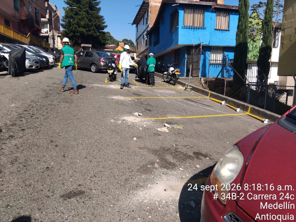 «El espacio público no se puede privatizar»: desmantelan parqueadero ilegal que vecinos armaron en barrio de Medellín 3 cataluna2