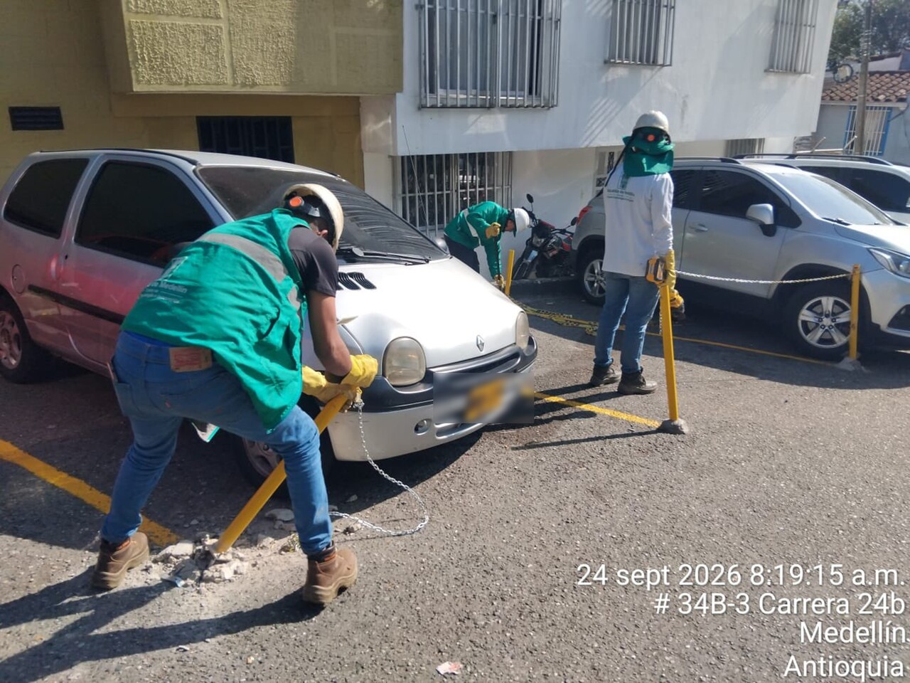 «El espacio público no se puede privatizar»: desmantelan parqueadero ilegal que vecinos armaron en barrio de Medellín 5 cataluna4