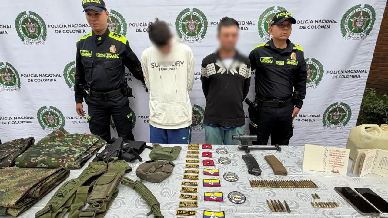 ¡Tenían de todo! Cayeron dos hombres con explosivos, munición y uniformes de las FARC-EP en Medellín 2 ¡Tenían de todo! Cayeron dos hombres con explosivos, munición y uniformes de las FARC-EP en Medellín
