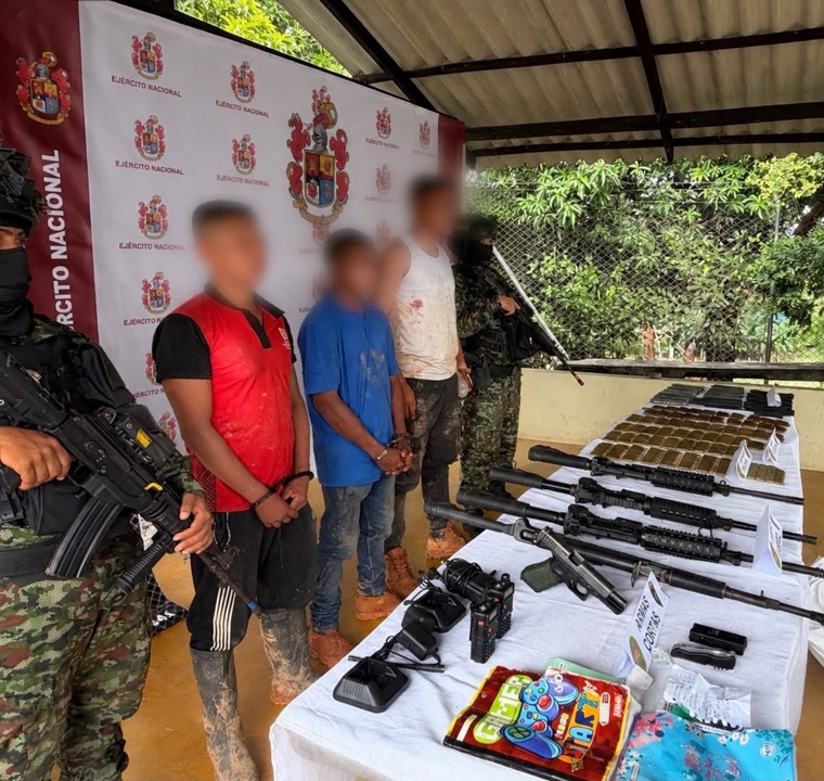 un muerto, tres capturados y poderoso arsenal incautado 3 combates caucasia3
