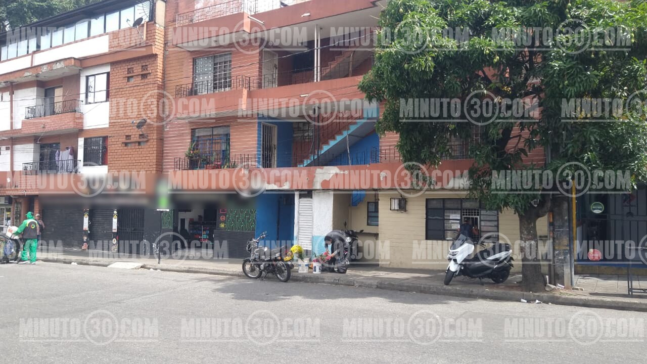Mujer asesinó a su novia en medio de una pelea en Estación Villa: dos perritos quedaron «huérfanos» 2 Una mujer murió a manos de su novia, en lo que sería un crimen pasional, al interior de su vivienda en el centro de Medellín. Dos perritos quedaron "huérfanos"
