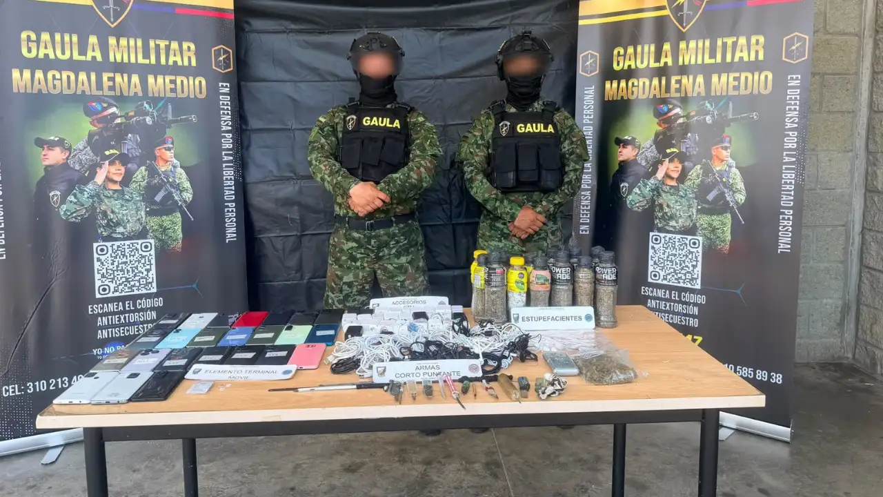 ¡Pilas con las llamadas! Hallan celulares y armas en operativo contra la extorsión desde El Pesebre 2 ¡Pilas con las llamadas! Hallan celulares y armas en operativo contra la extorsión desde El Pesebre