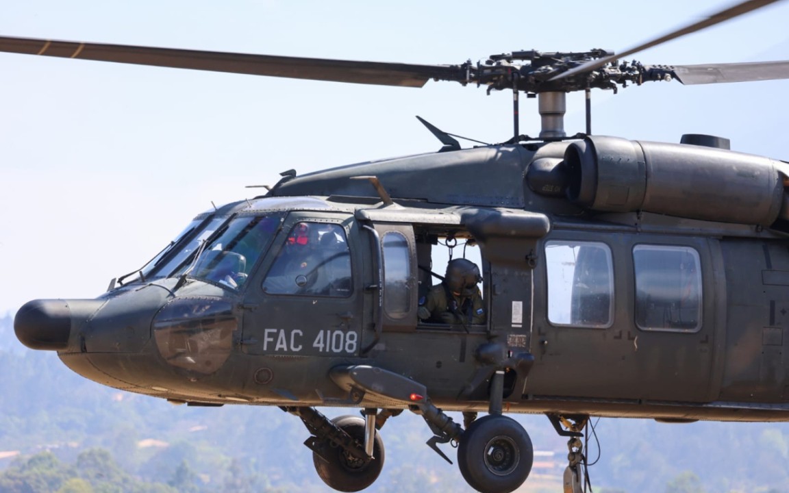 Fuerza Aérea continúa esfuerzos para controlar emergencia en Villa de Leyva 2 fac villa de leyva3