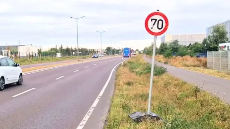 ¡Buscan al «gracioso»! Casi 400 conductores multados por falsa señal de velocidad junto a un radar 14 falsa senal de transito
