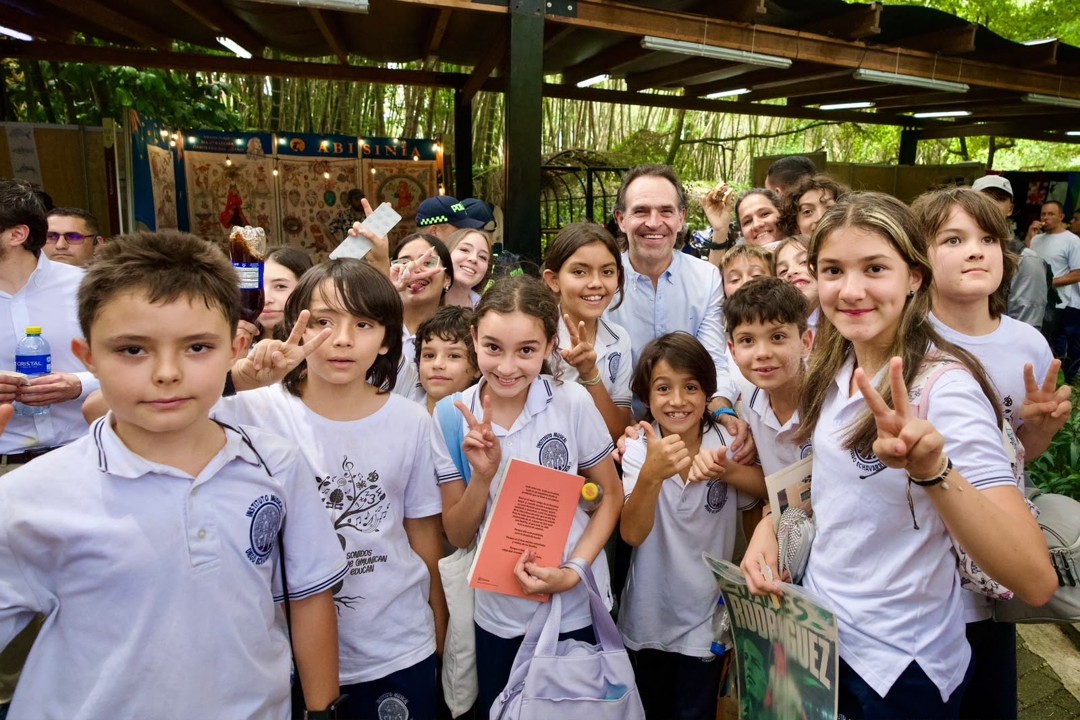 Cifras históricas: Fiesta del Libro y la Cultura en Medellín cierra con 560 mil asistentes y ventas por $11 mil millones 3 feria del libro2