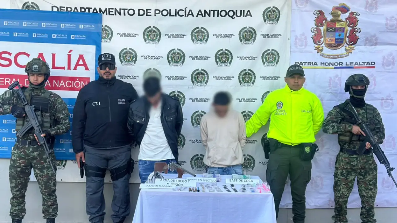 ¡Les cayeron de sorpresa! Dos capturados y armas incautadas en operativo contra 'Los Chatas' 1 ¡Les cayeron de sorpresa! Dos capturados y armas incautadas en operativo contra 'Los Chatas'