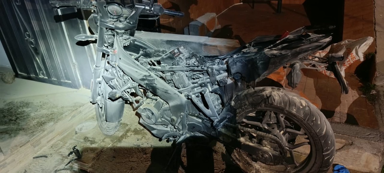 Emergencia en Bello: un hombre herido y daños estructurales dejó el incendio de una moto en La Gabriela 2 moto quemada la gabriela