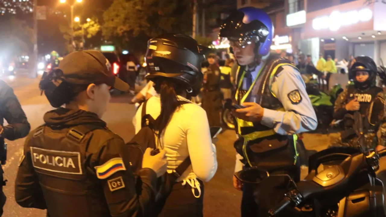Operativo de seguridad puso la lupa sobre motos, carros y comercios en Laureles 1 Operativo de seguridad puso la lupa sobre motos, carros y comercios en Laureles