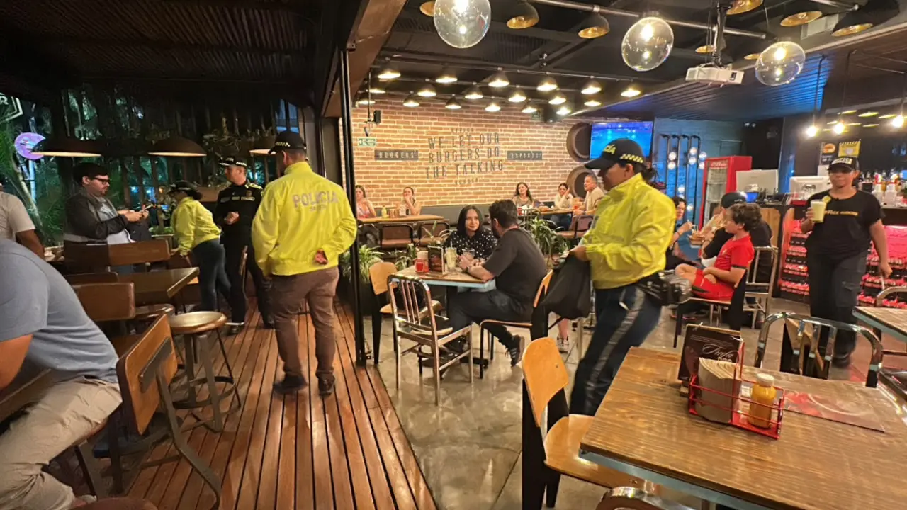 Operativo de seguridad puso la lupa sobre motos, carros y comercios en Laureles 3 Operativo de seguridad puso la lupa sobre motos, carros y comercios en Laureles