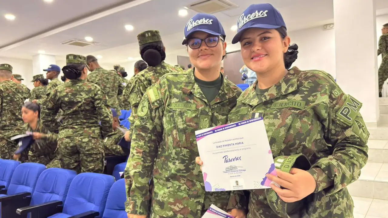 ¡De soldados a parceros con futuro! Jóvenes de la Cuarta Brigada se graduaron para volver a la vida civil 2 ¡De soldados a parceros con futuro! Jóvenes de la Cuarta Brigada se graduaron para volver a la vida civil