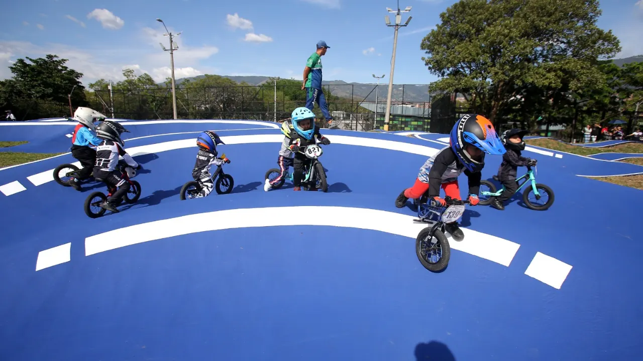 ¡Pura adrenalina! Renovaron el pump track de la Unidad Deportiva Belén 1 pump track 1