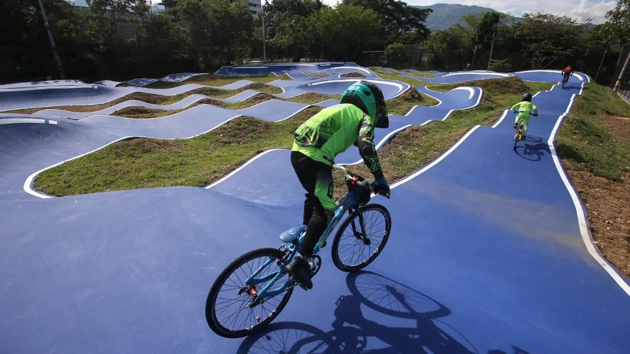 ¡Pura adrenalina! Renovaron el pump track de la Unidad Deportiva Belén 2 ¡Pura adrenalina! Renovaron el pump track de la Unidad Deportiva Belén