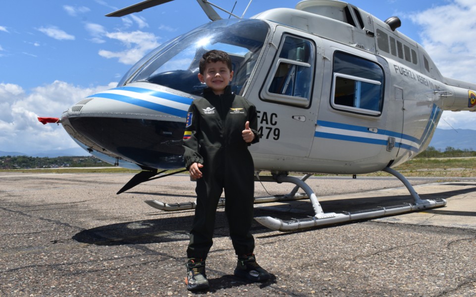 De un helicóptero de cartón a un vuelo real con la Fuerza Aérea: el sueño cumplido a un niño de Cúcuta 4 sueno4