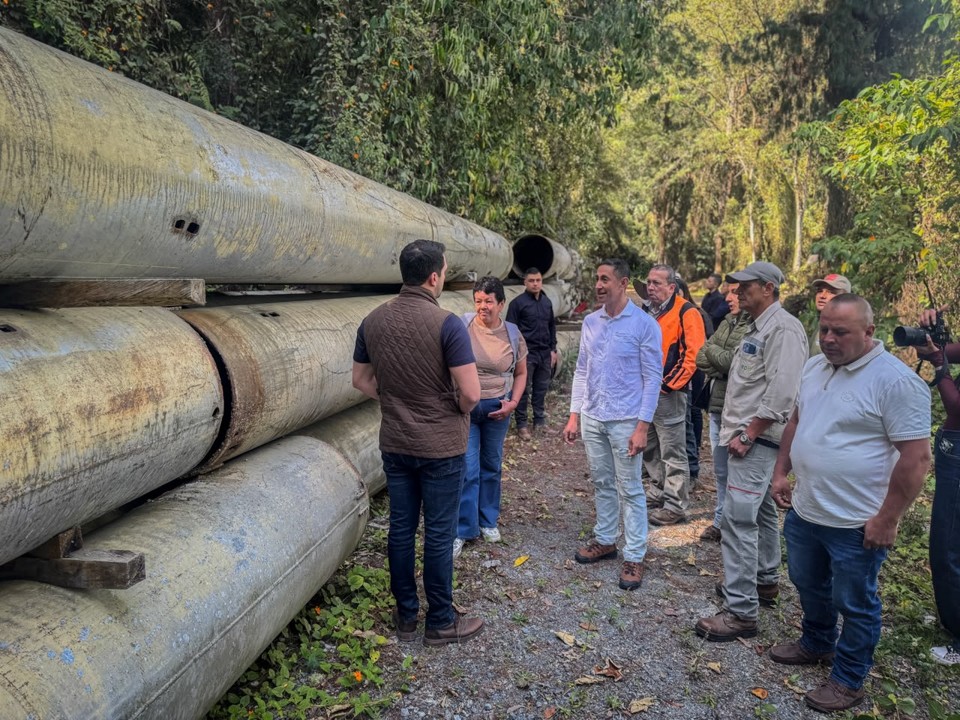 EPM entrega 129 tramos de tubería a Sonsón, que serán aprovechados en vías rurales 2 tuberias2