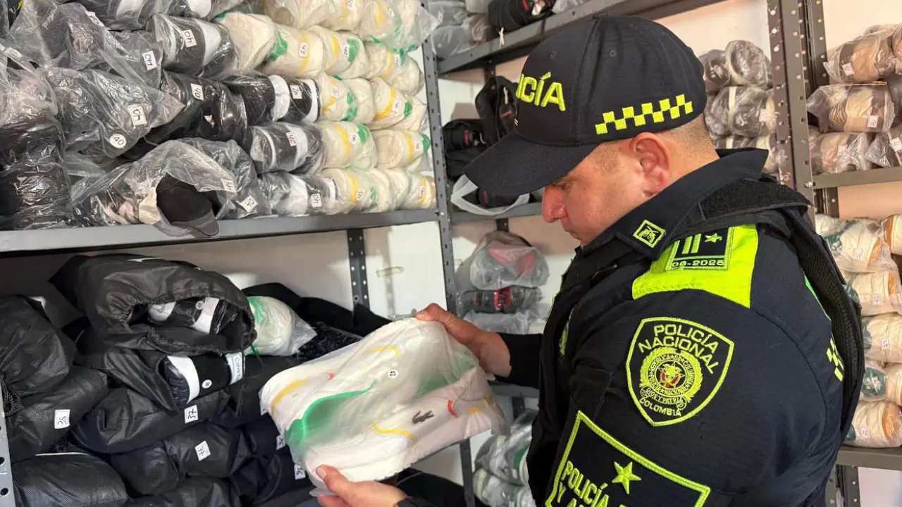 Operativo en La Minorista dejó cinco capturados y miles de zapatos incautados por contrabando 1 Operativo en La Minorista dejó cinco capturados y miles de zapatos incautados por contrabando