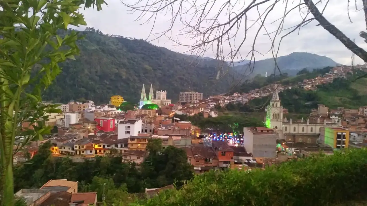 Adulto mayor de 76 años fue hallado sin vida con heridas de arma cortopunzante en Andes