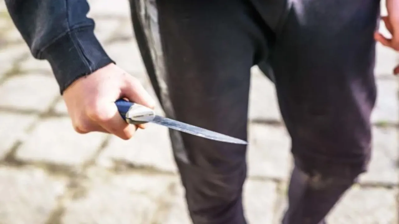 ¡Violento robo cerca de un colegio en Bogotá! Apuñalaron a un menor de 15 años