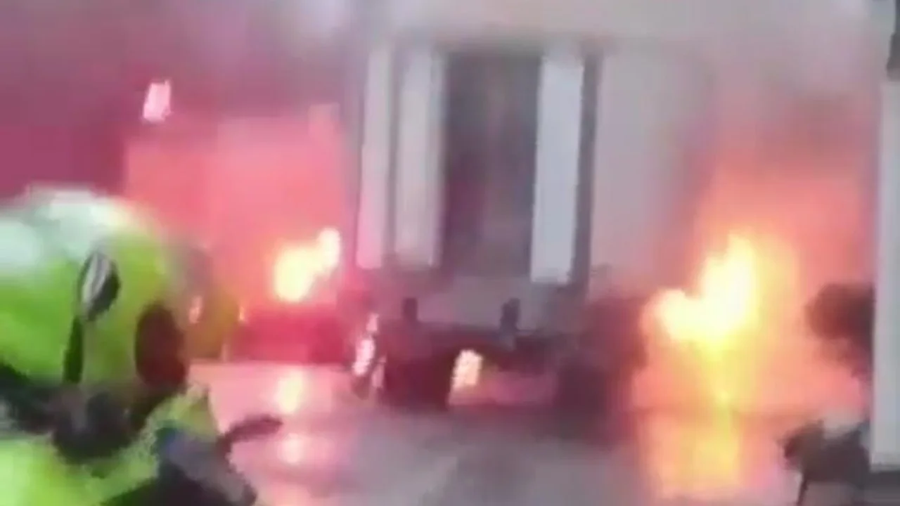 Camión repartidor de pollo en llamas en Villa del Rosario