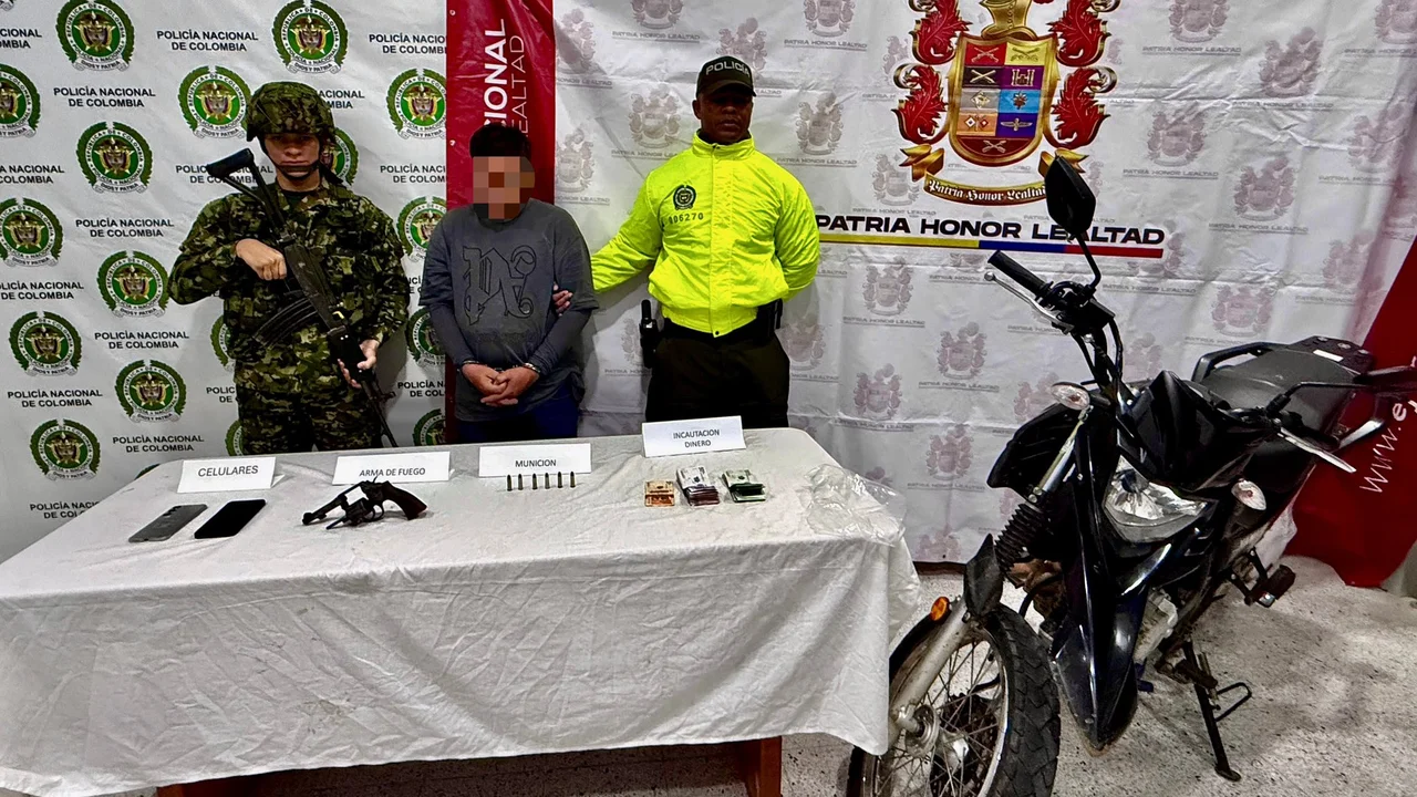 Capturado en Anzá, Antioquia, junto al material incautado por el Ejército Nacional | Foto: Séptima División del Ejército