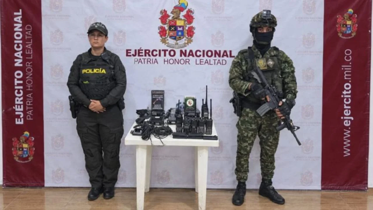 Equipos de comunicación incautados al Clan del Golfo en Carepa, Antioquia
