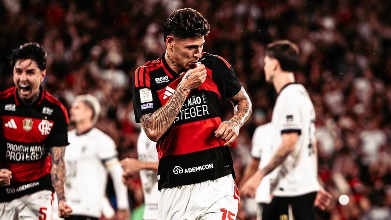 Jorge Carrascal con la camiseta de Flamengo