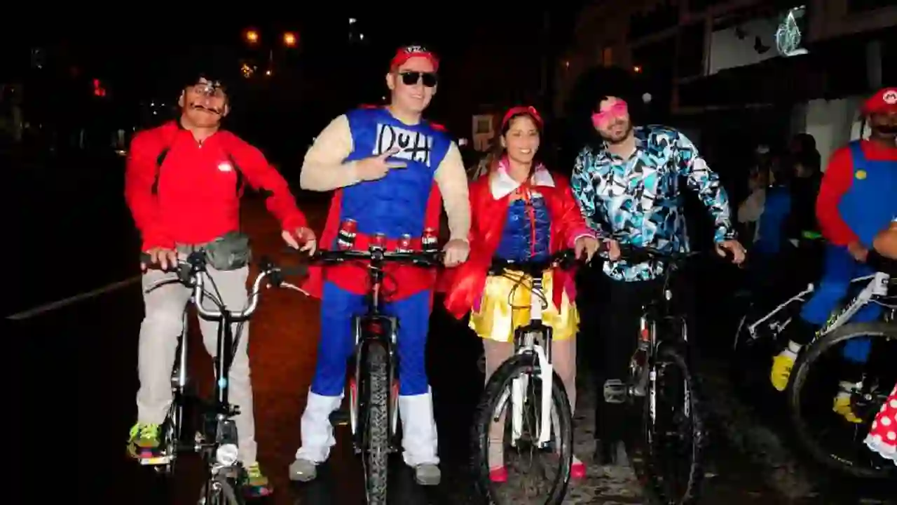 Ciclopaseo de Halloween en Medellín: disfraces y 12,5 km de pedal por Laureles y Estadio