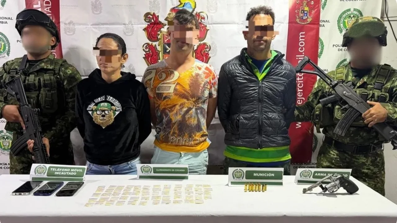 Capturados en Amalfi, señalados de presunta relación con el Clan del Golfo, junto a militares y elementos incautados