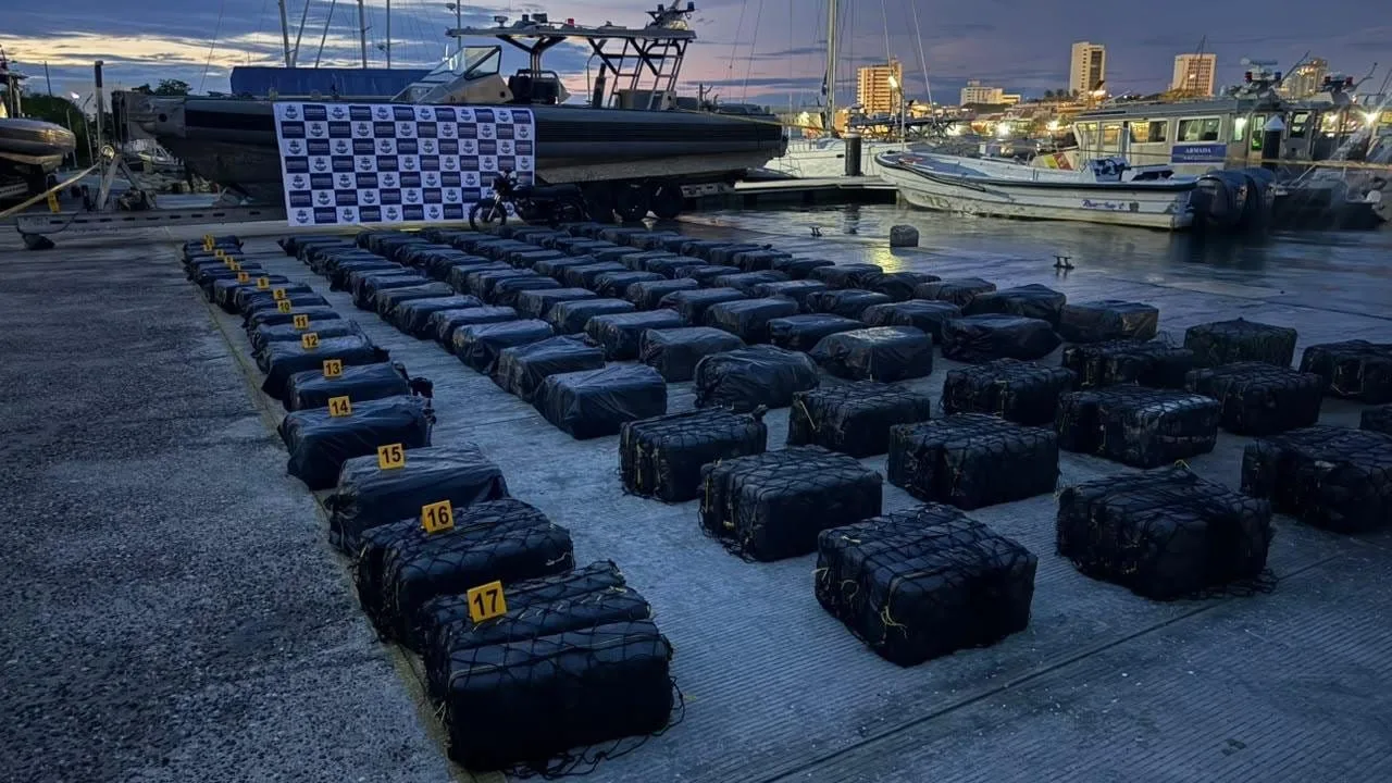 ¡Duro golpe al narcotráfico! Armada incautó más de tres toneladas de cocaína en Cartagena