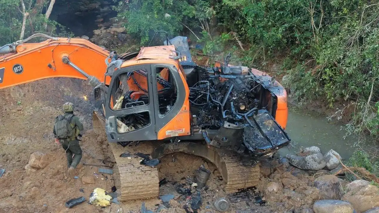 ¡Golpe a la minería ilegal! Destruyen cinco excavadoras que sacaban oro del río Saldaña, en Tolima