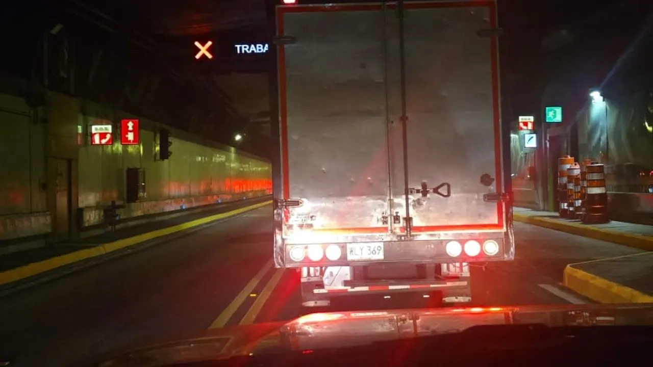 Tráfico detenido al interior del Túnel de Oriente