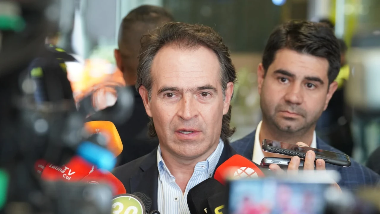El alcalde de Medellín, Federico Gutiérrez, en rueda de prensa.