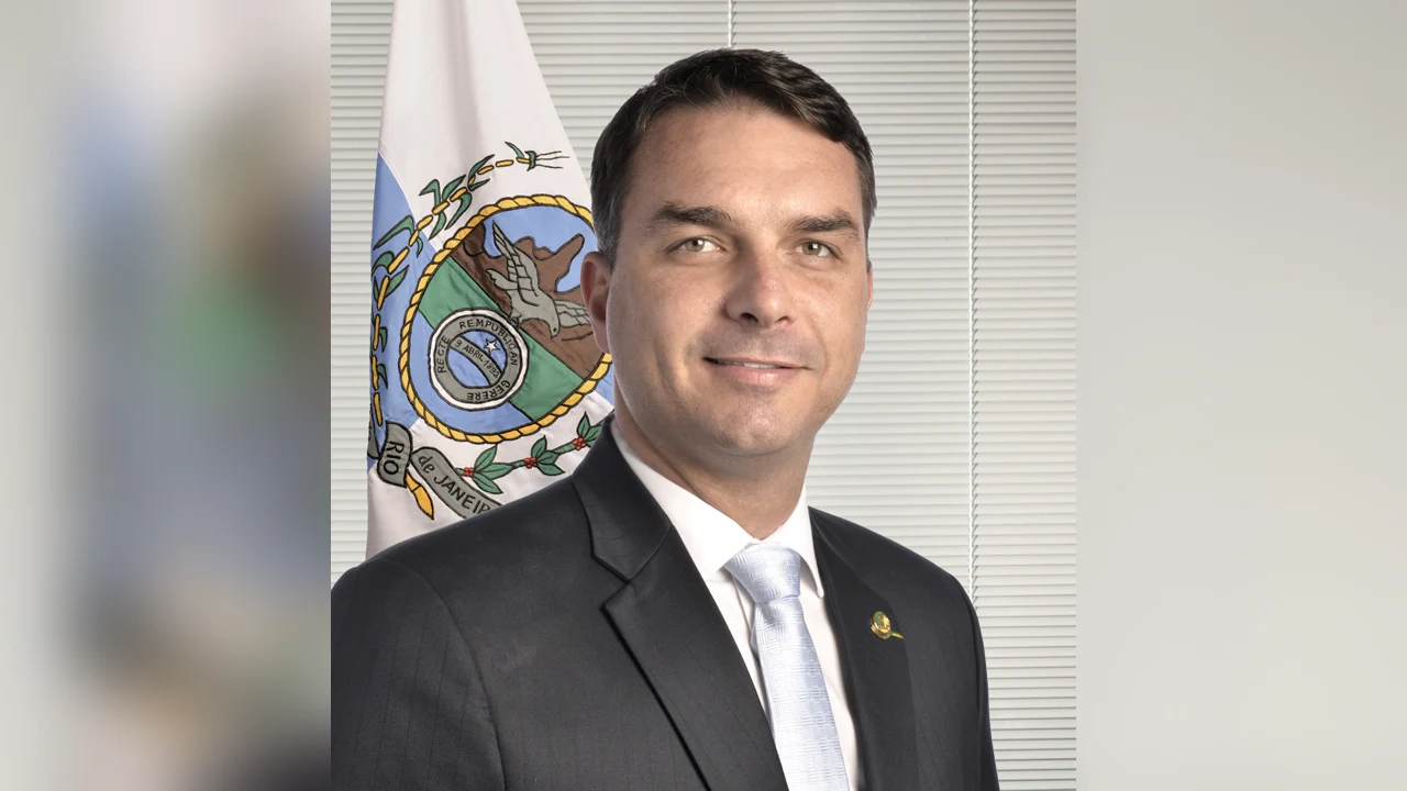 Flávio Bolsonaro, senador brasileño, en foto oficial
