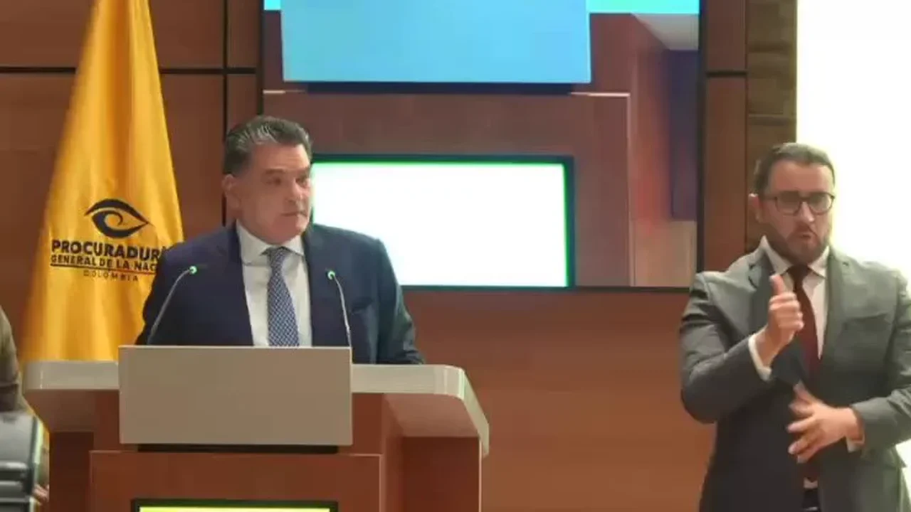 ¡Grave denuncia! Gregorio Eljach revela amenazas contra él, su familia y su equipo 2 Gregorio Eljach interviene durante el panel sobre mérito en el empleo público