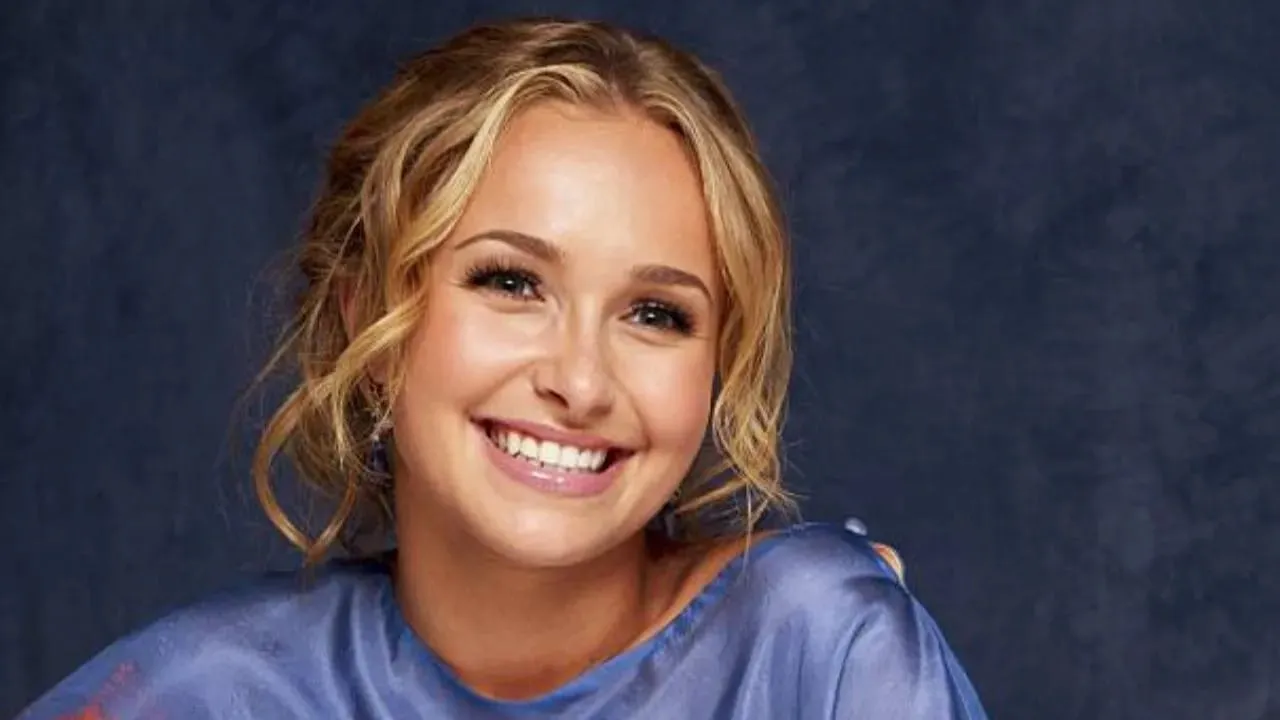 La actriz Hayden Panettiere sonríe en un retrato