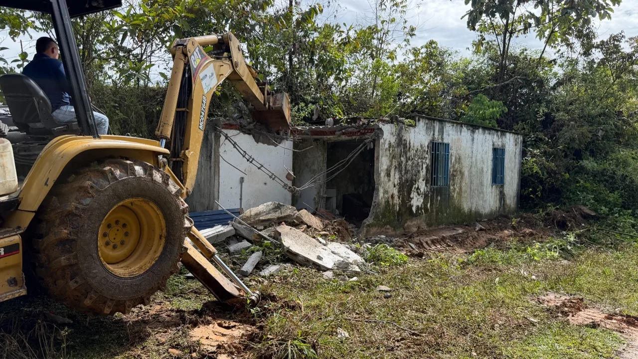 Demolición en Cocorná de un inmueble señalado como foco de inseguridad