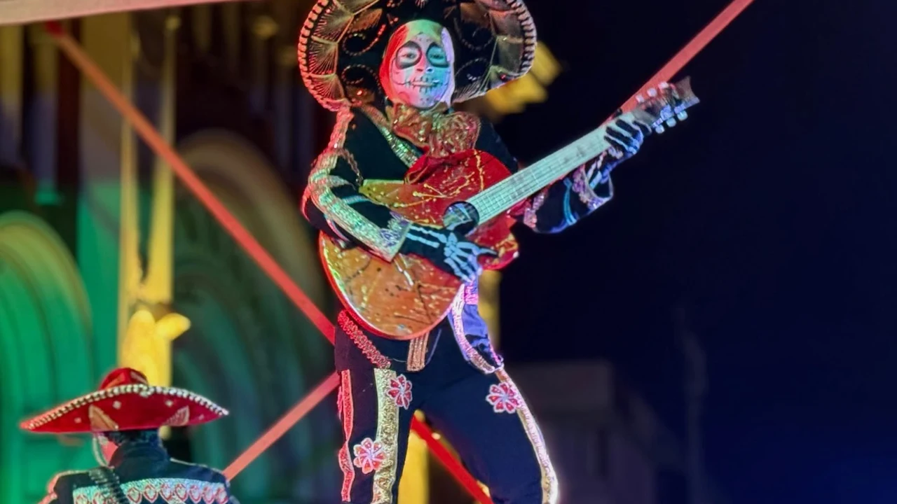 Halloween en Bello: la fiesta de los niños cerrará siete calles del centro 3 Show artístico con disfraces en el Halloween de Bello