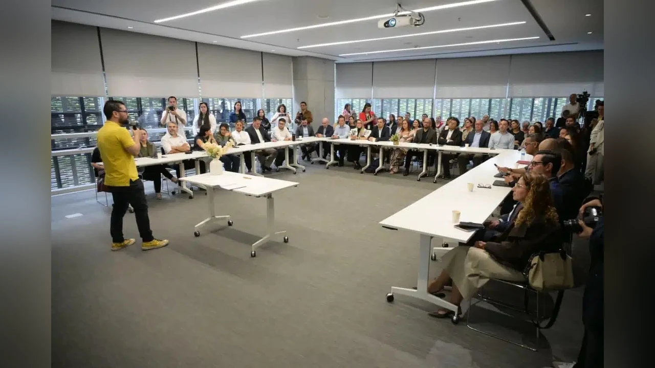Ni estudian ni trabajan: la alianza que quiere conectar con empleo a 330 mil jóvenes en Antioquia 3 Presentación de la alianza para conectar a los jóvenes de Antioquia con el empleo