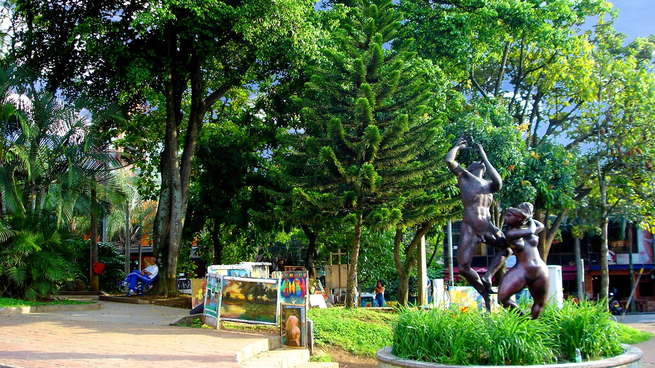 Parque Lleras, zona rosa de Medellín